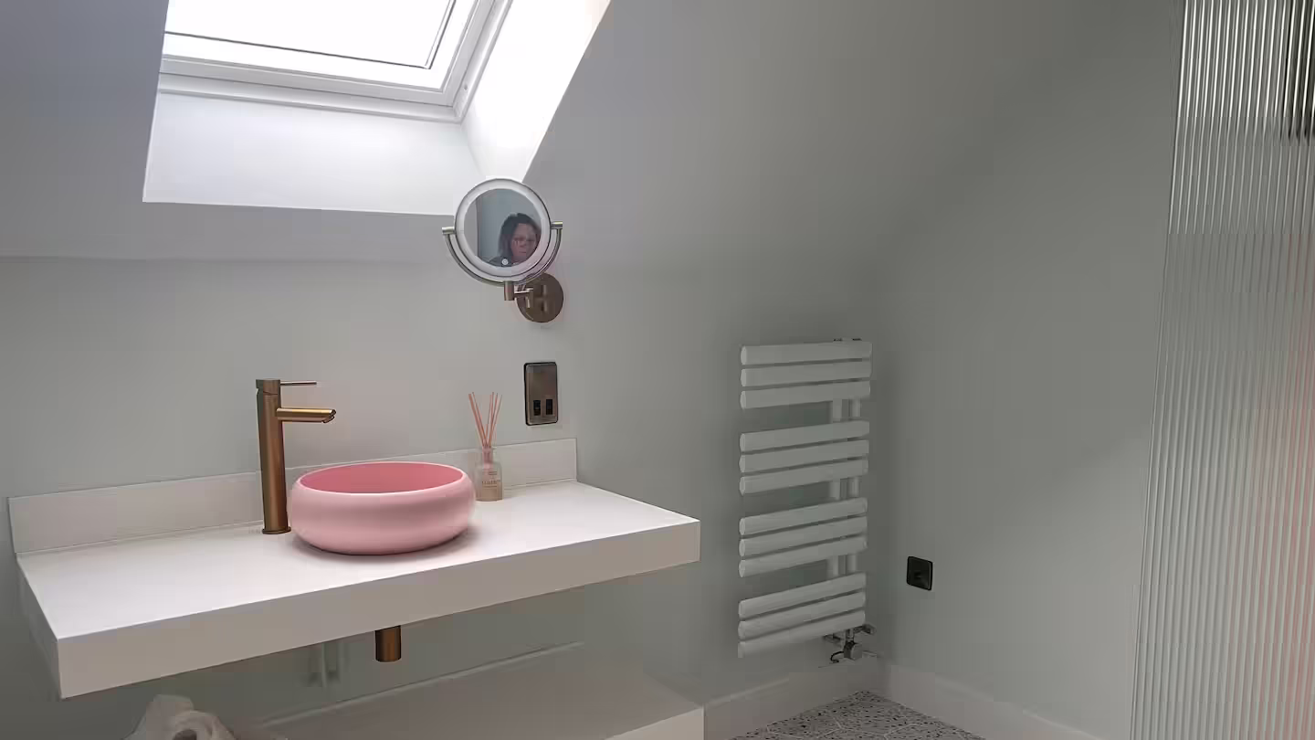 Old Pines 5-bed house - en-suite bathroom