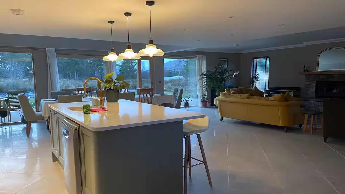 Old Pines 5-bed house - self-catering kitchen
